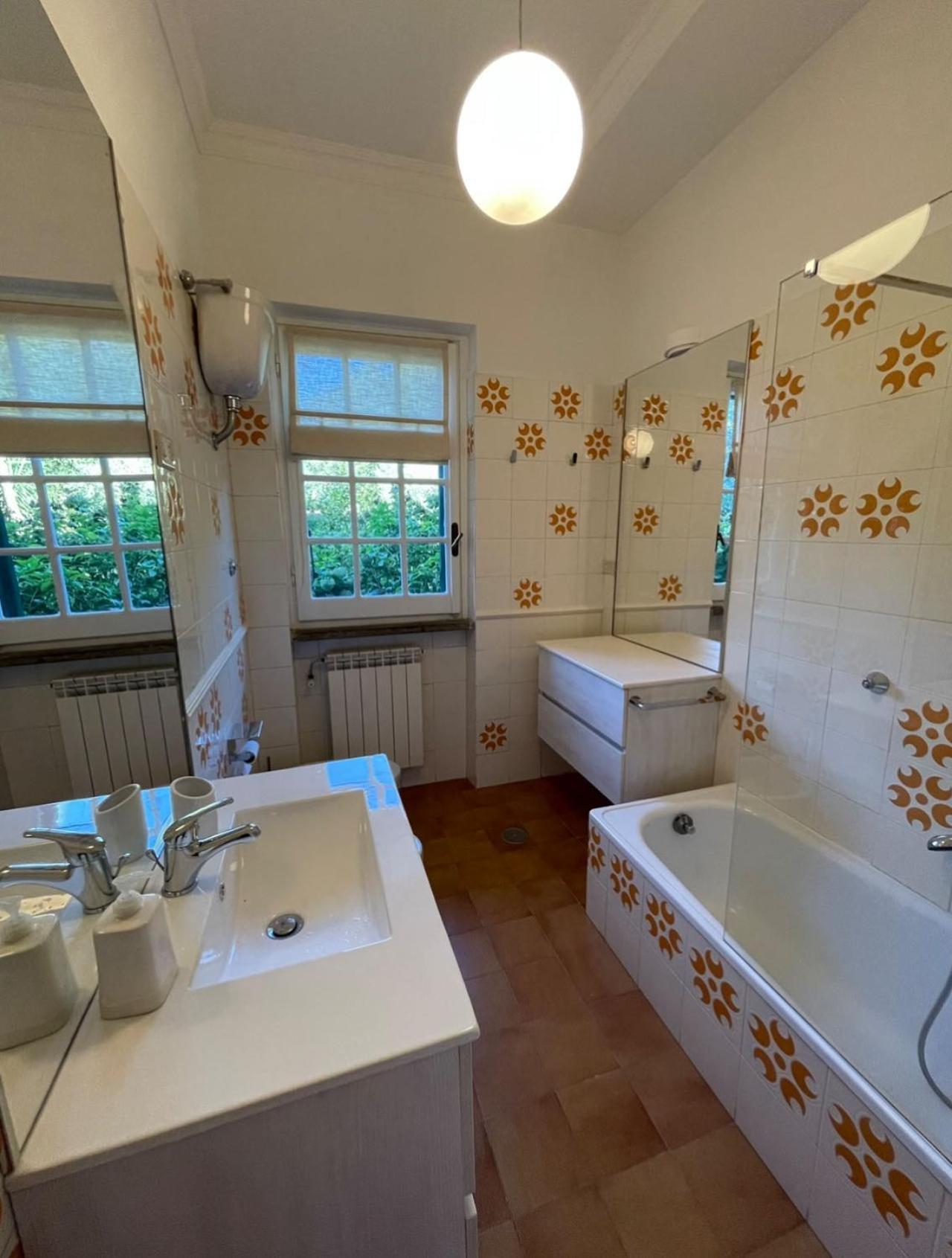 Delightful Stylish House With Private Garden Close To Downtown Semesterbostad